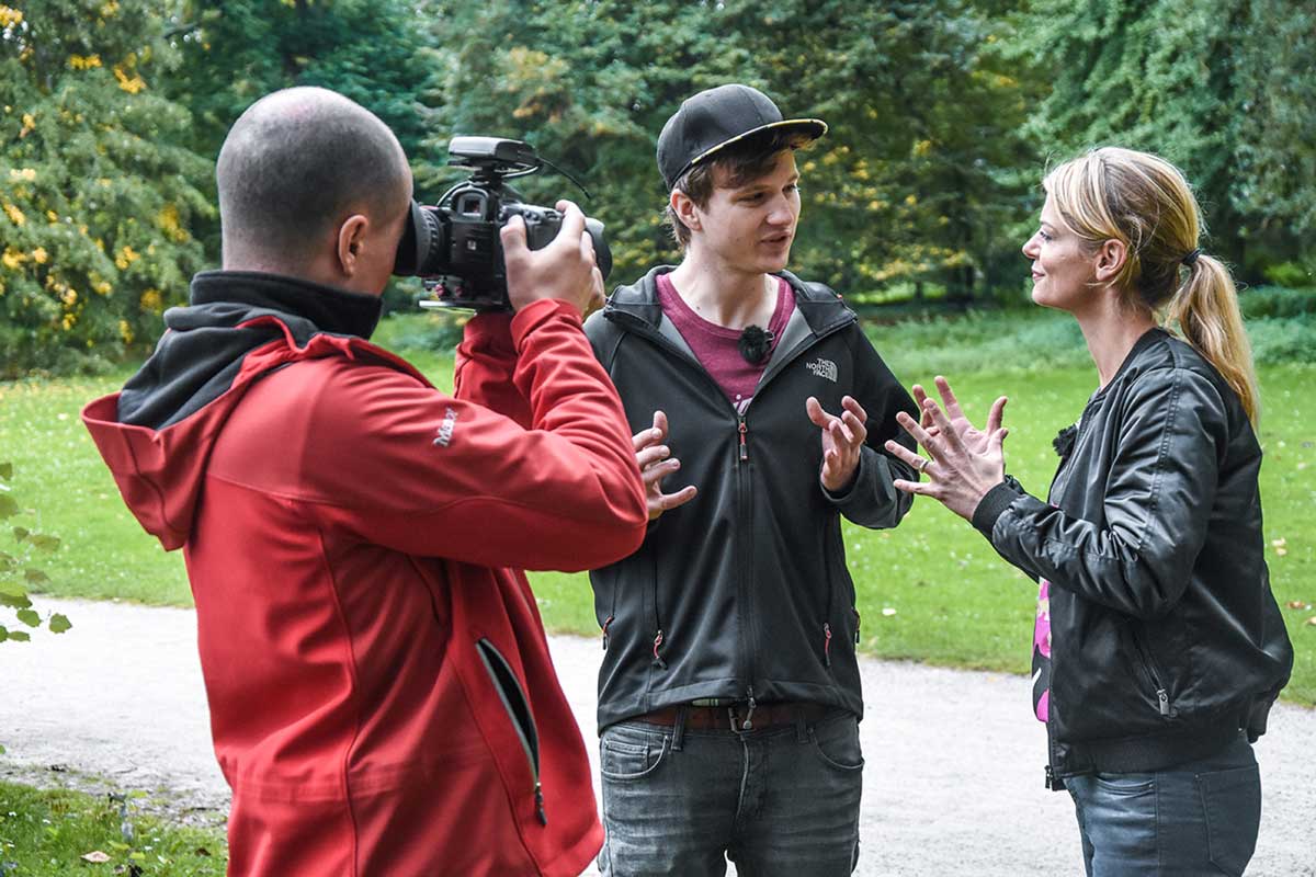 Interviewsituation zwischen Anja Backhaus und Andreas Wundersee bei Westart vom WDR
